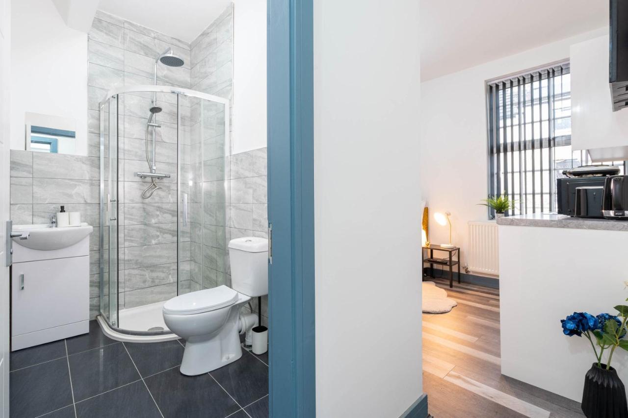 Sky One Bedroom Modern 1 Apartment *