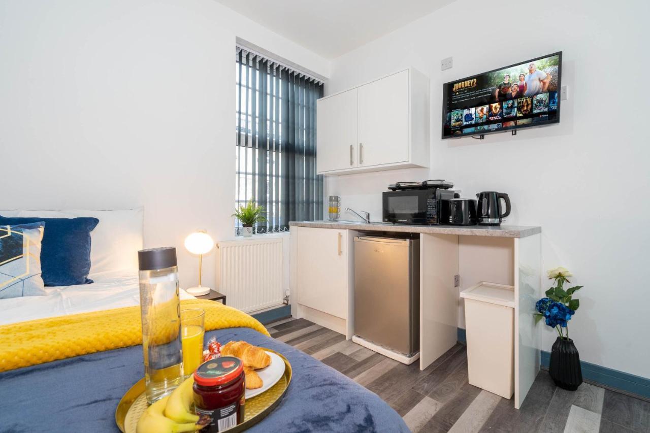 Sky One Bedroom Modern 1 Apartment *